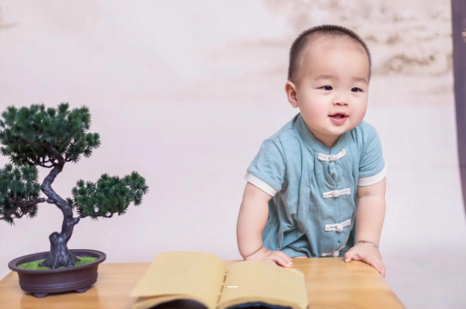 莱州宝宝爱吐奶是什么原因